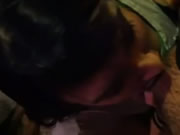 黎巴嫩女神閉上了眼睛享受著吹簫