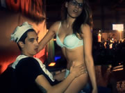 酒吧女現場表演激烈合體