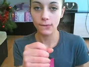 保加利亞嫩妹幫她的男友足交與打飛機