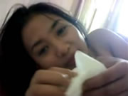 東南亞嫩妹主動的口爆吞精