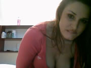 欲火中燒的大胸女士在網路各種騷動作挑逗