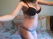 穿著黑色文胸的性感塞爾維亞嫩妹