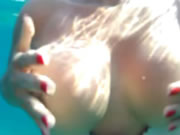 度假泳池中的水下性愛